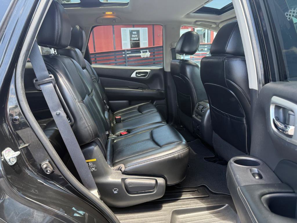 Used 2017 Nissan Pathfinder Platinum w/ Cargo Package image 20