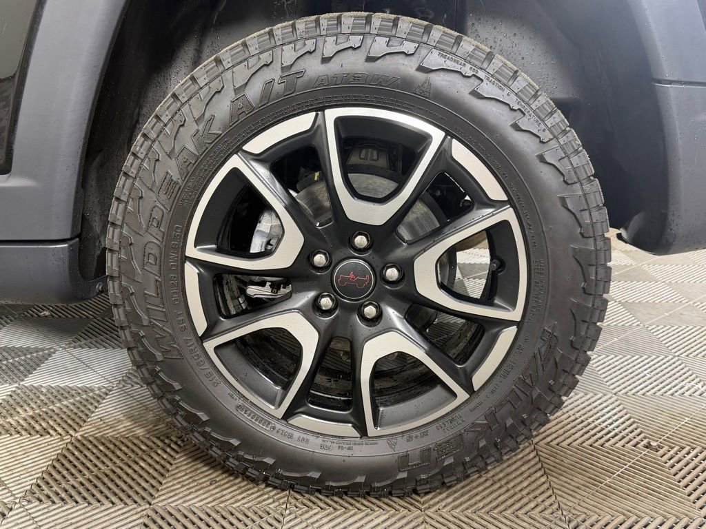 Used 2025 Jeep Compass Trailhawk w/ Trailhawk Elite Group AWD/4WD image 22
