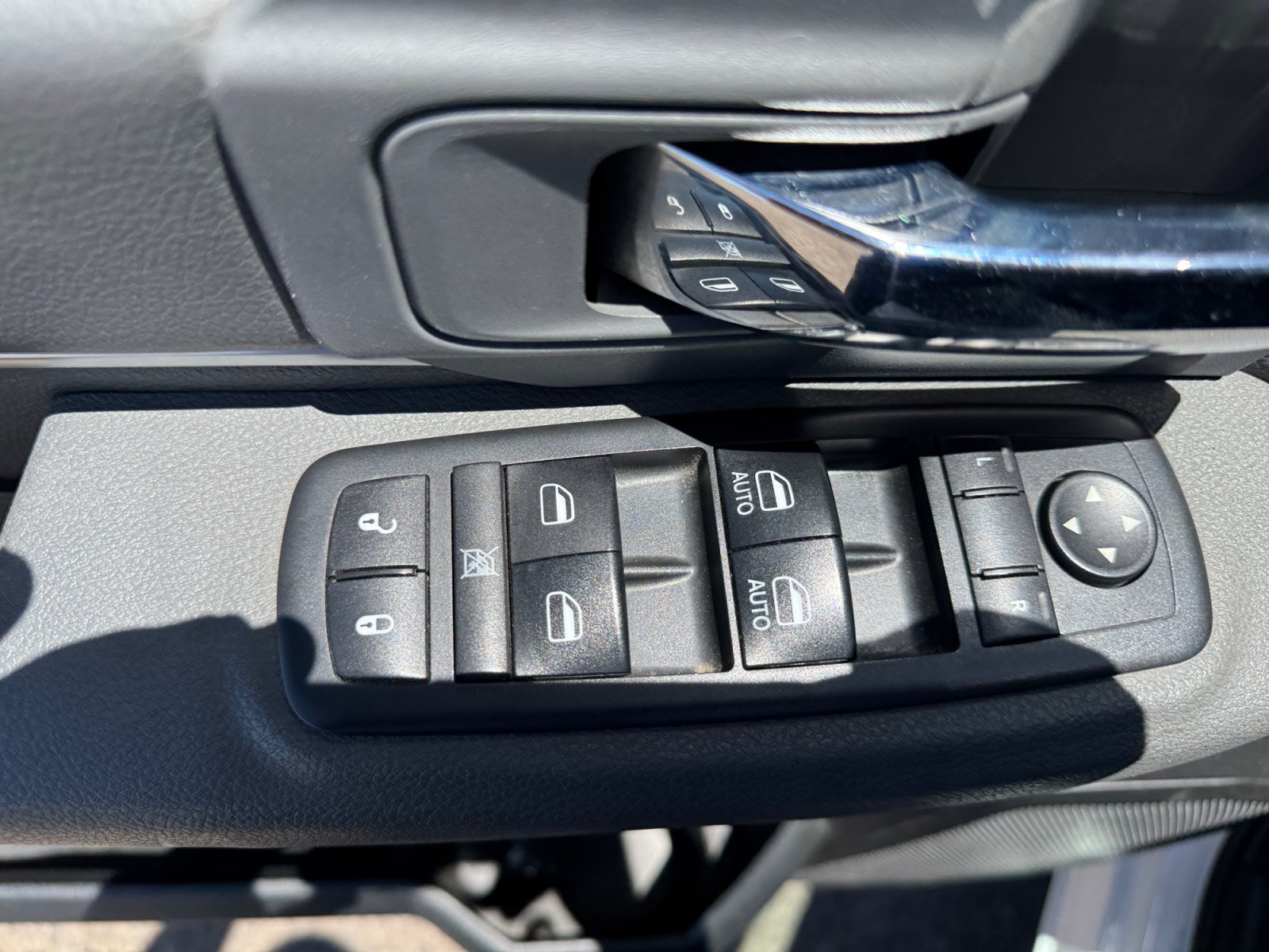 Used 2017 RAM 1500 Classic SLT RWD image 20