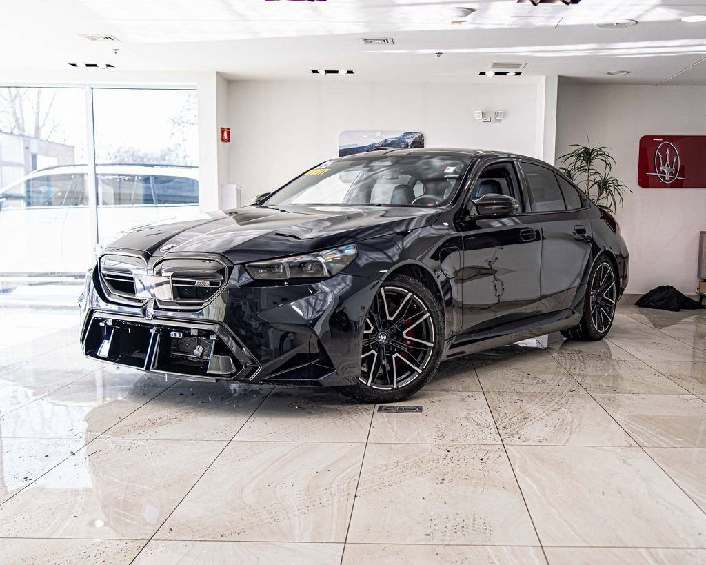 Used 2025 BMW M5 w/ Carbon Package AWD/4WD image 1