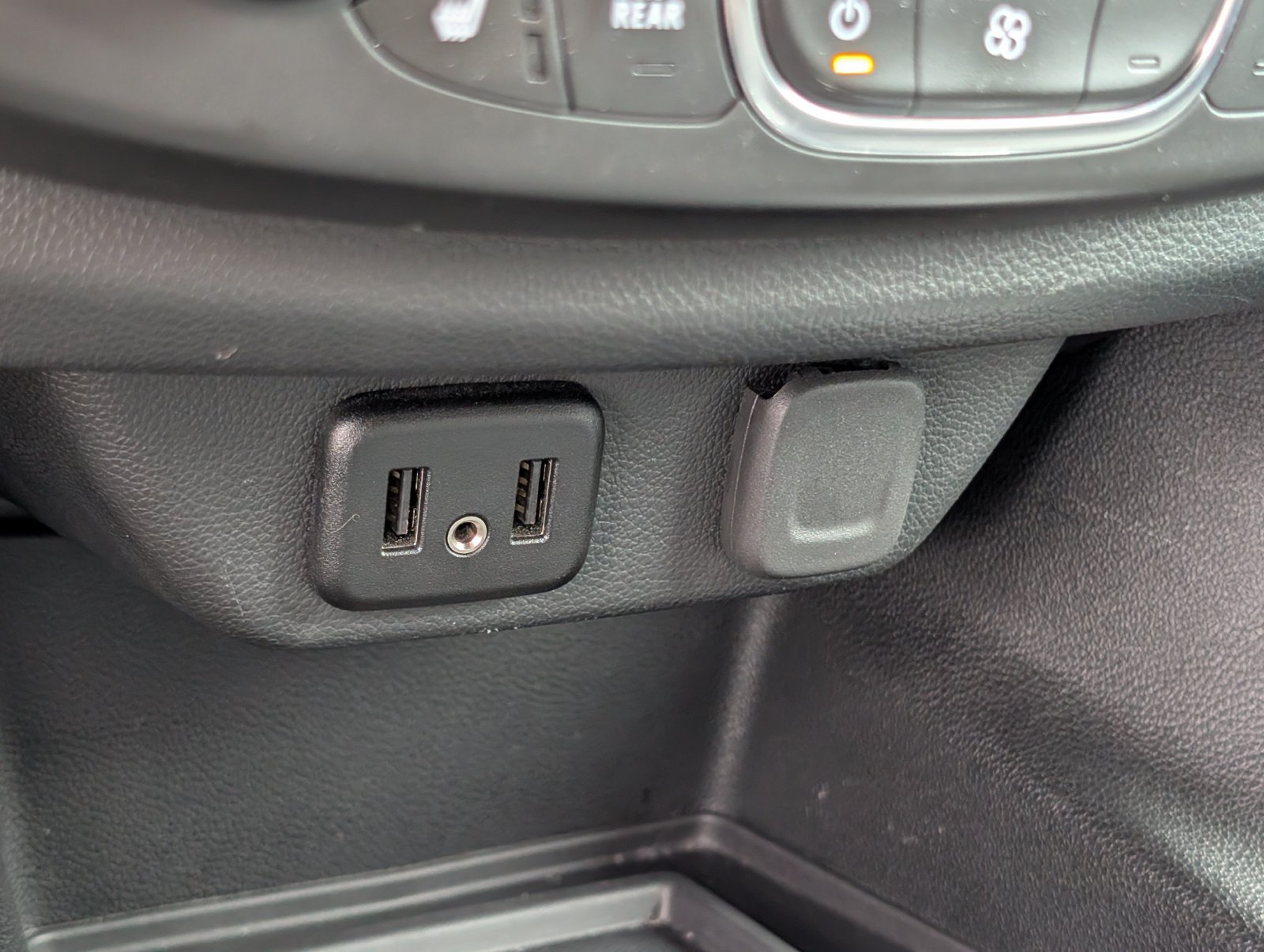 Used 2023 Chevrolet Traverse LT AWD/4WD image 29