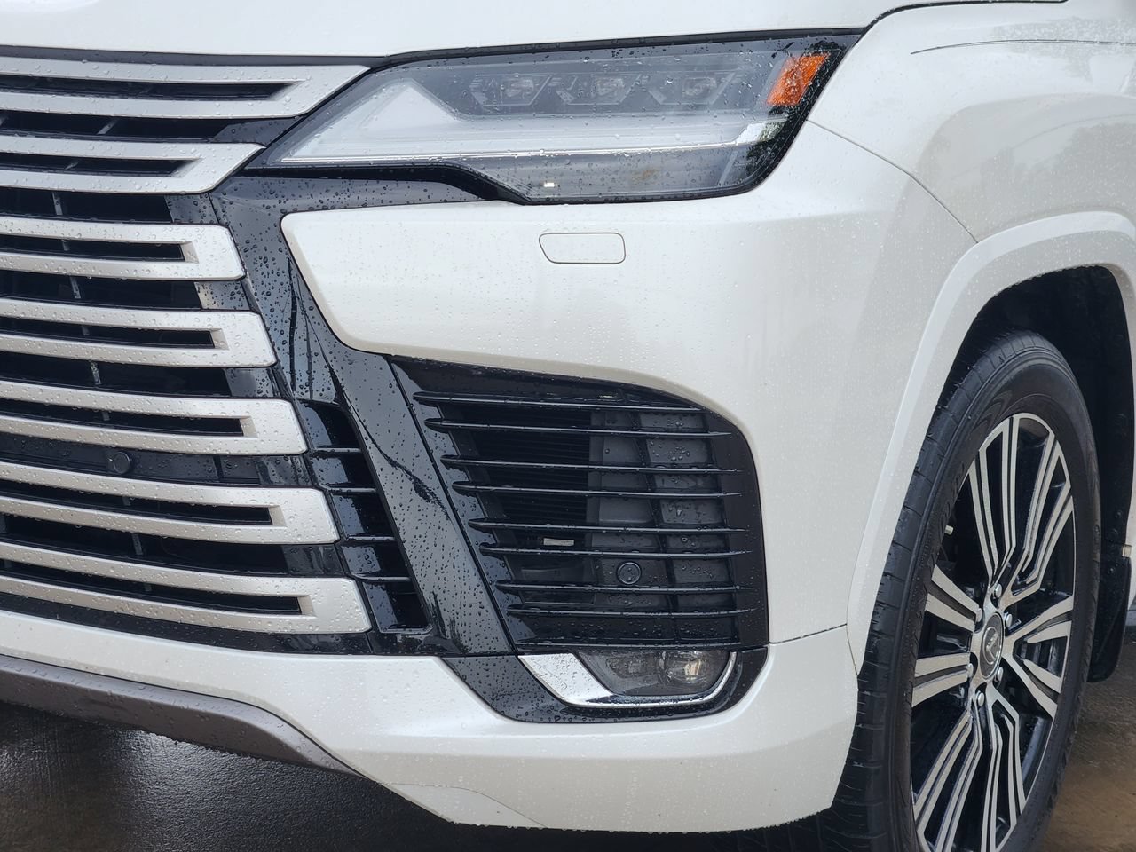 Used 2023 Lexus LX 600 4WD w/ Luxury Package image 9