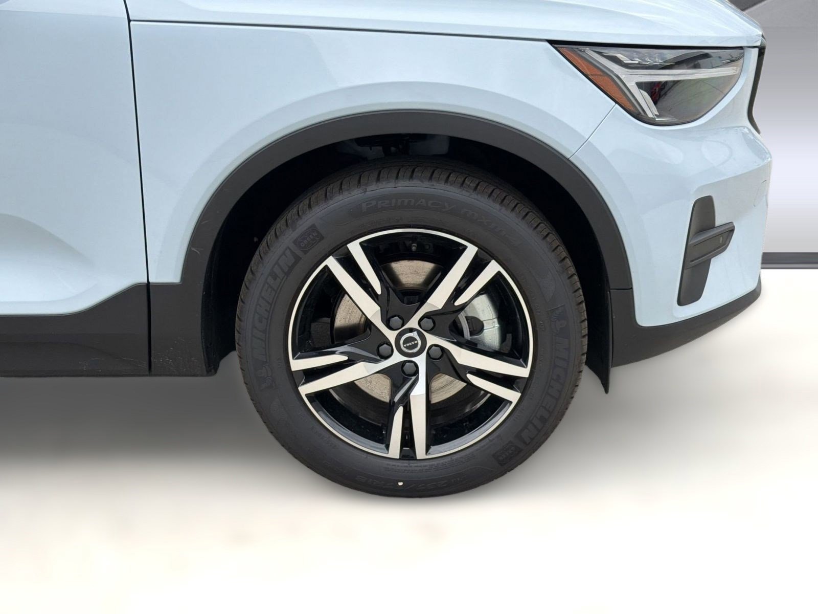 New 2026 Volvo XC40 B4 Core w/ Climate Package FWD image 11