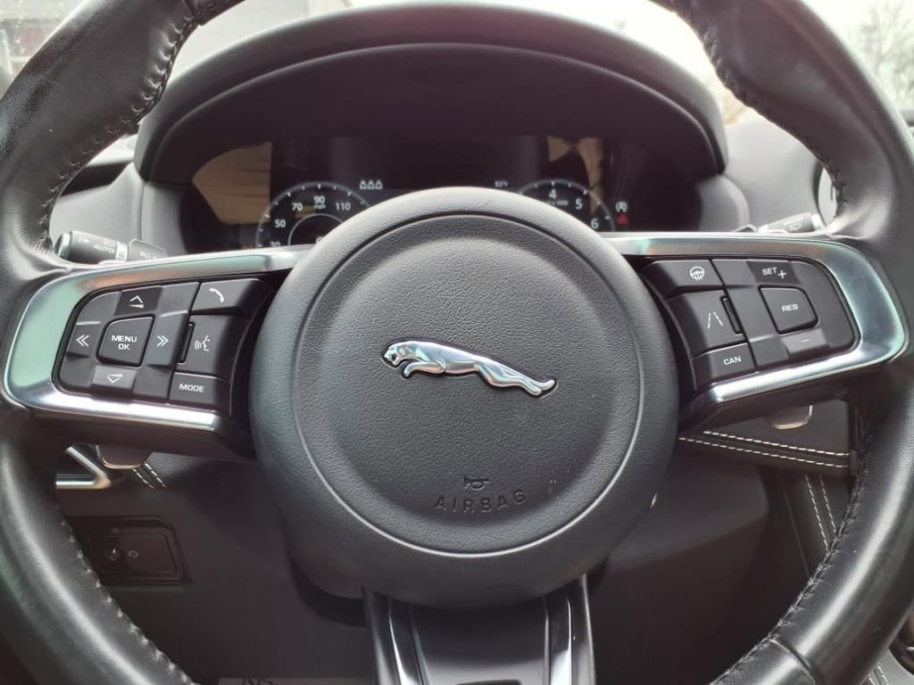 Used 2019 Jaguar F-PACE R-Sport image 24