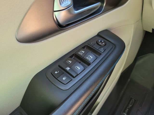 Used 2021 Chrysler Pacifica Touring-L w/ Premium & Safety Sphere Group FWD image 29
