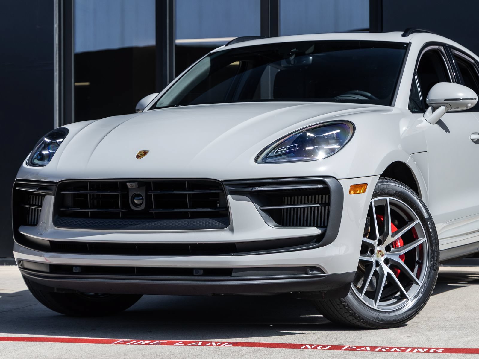 Certified 2024 Porsche Macan S AWD/4WD image 7