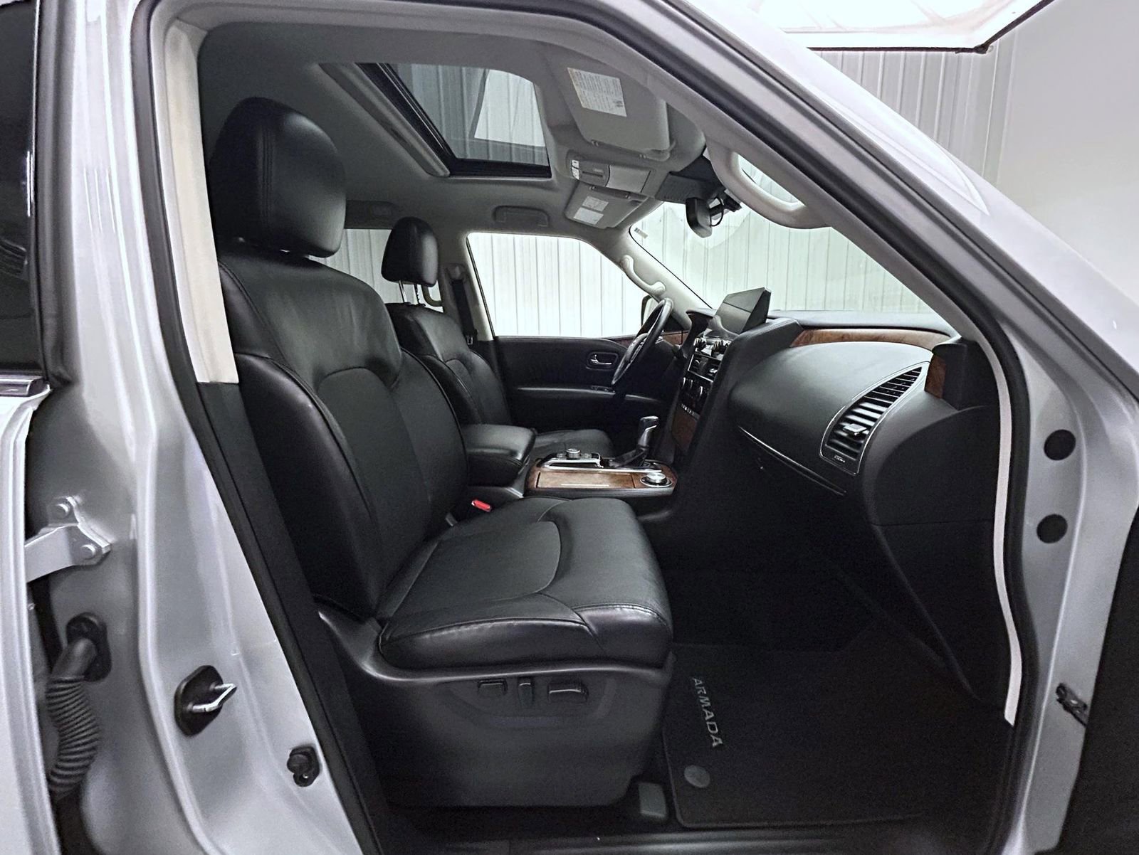 Used 2024 Nissan Armada SL AWD/4WD image 15