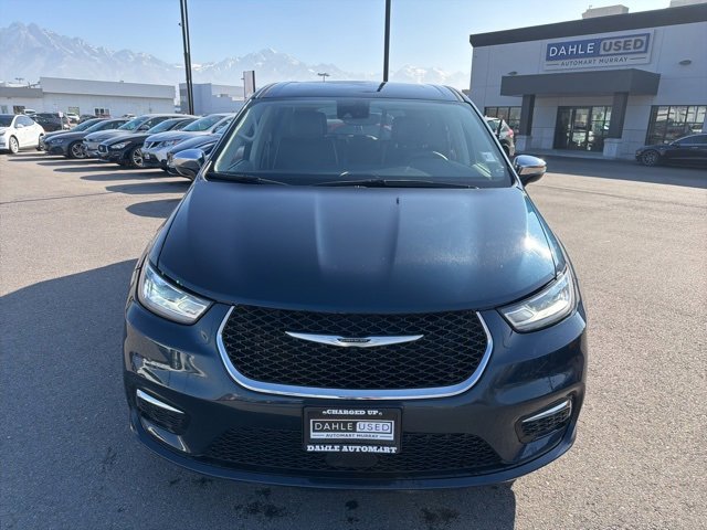 Used 2023 Chrysler Pacifica Limited image 2