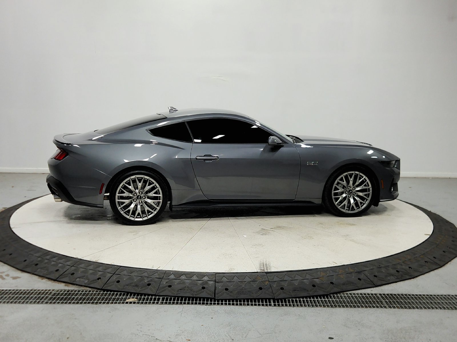 Used 2025 Ford Mustang GT Premium RWD image 9