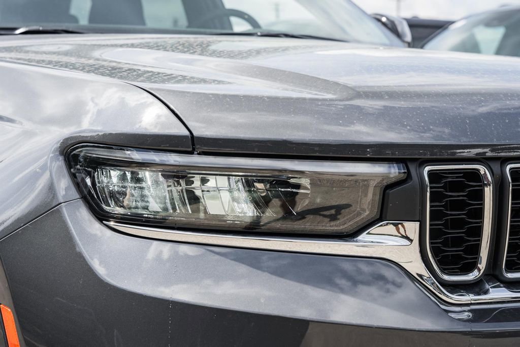 New 2025 Jeep Grand Cherokee Laredo X w/ Luxury Tech Group I image 13