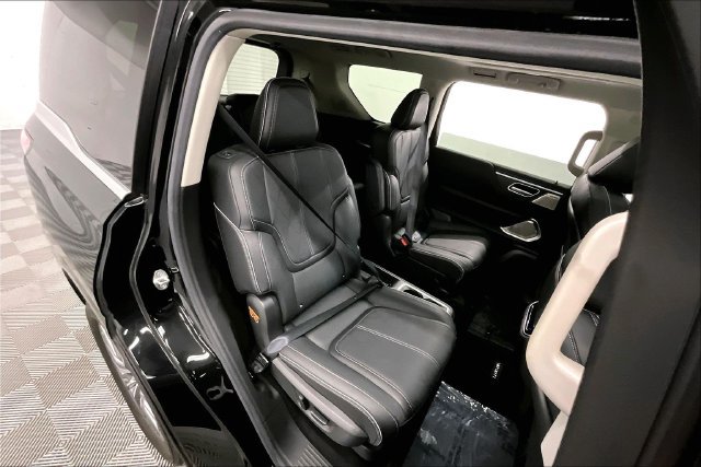 Used 2025 INFINITI QX80 Sensory AWD/4WD image 26