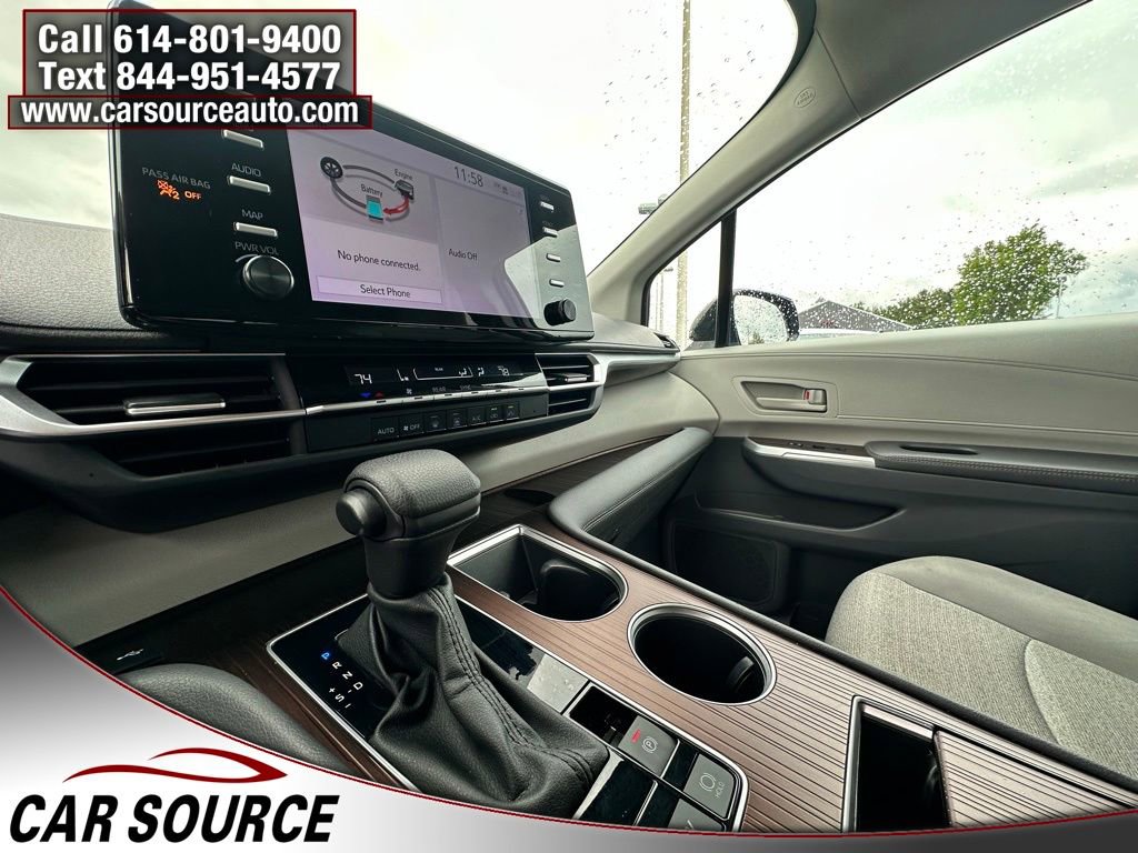 Used 2024 Toyota Sienna LE FWD image 16