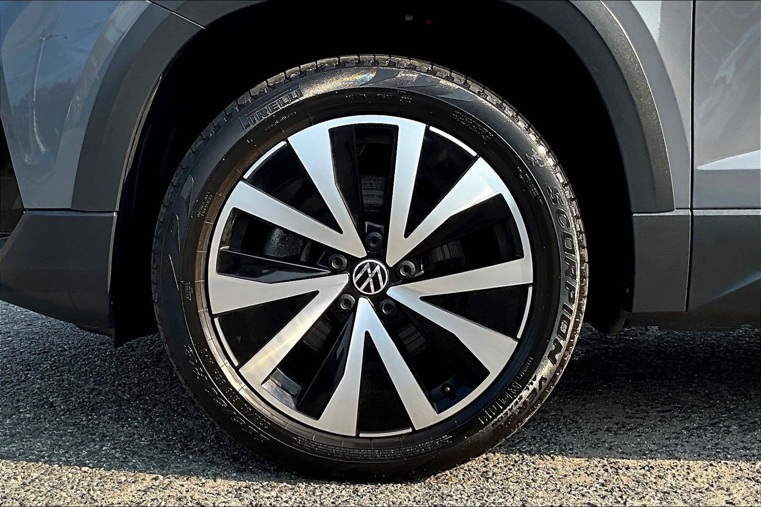 Used 2023 Volkswagen Taos SE w/ Panoramic Sunroof Package AWD/4WD image 8