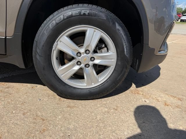 Used 2022 Chevrolet Trax LT w/ LT Convenience Package AWD/4WD image 13