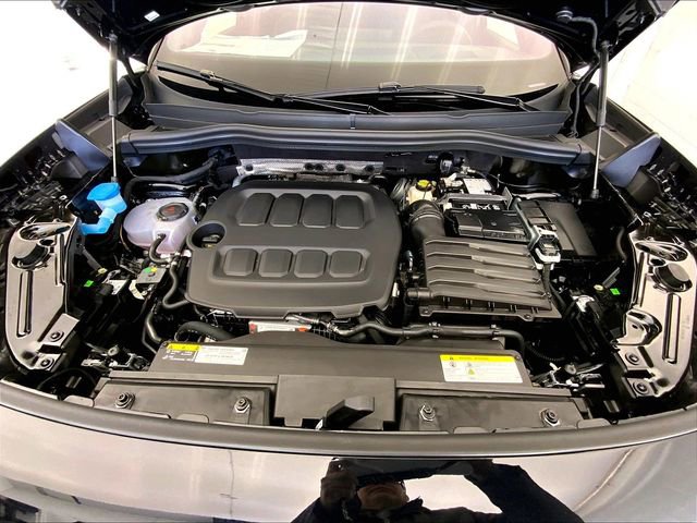 New 2026 Volkswagen Tiguan SEL R-Line AWD/4WD image 11