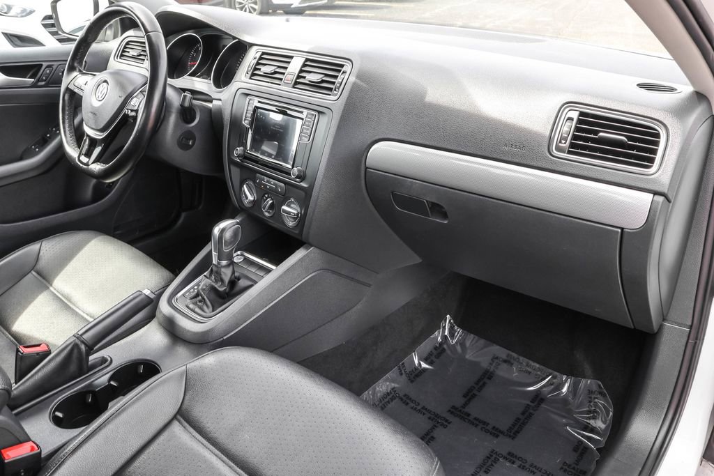 Used 2017 Volkswagen Jetta SE image 36