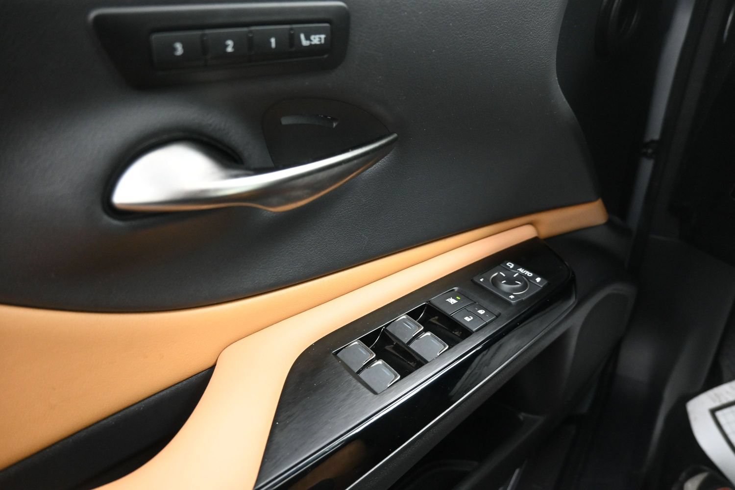 Used 2023 Lexus ES 250 w/ Premium Package AWD/4WD image 32