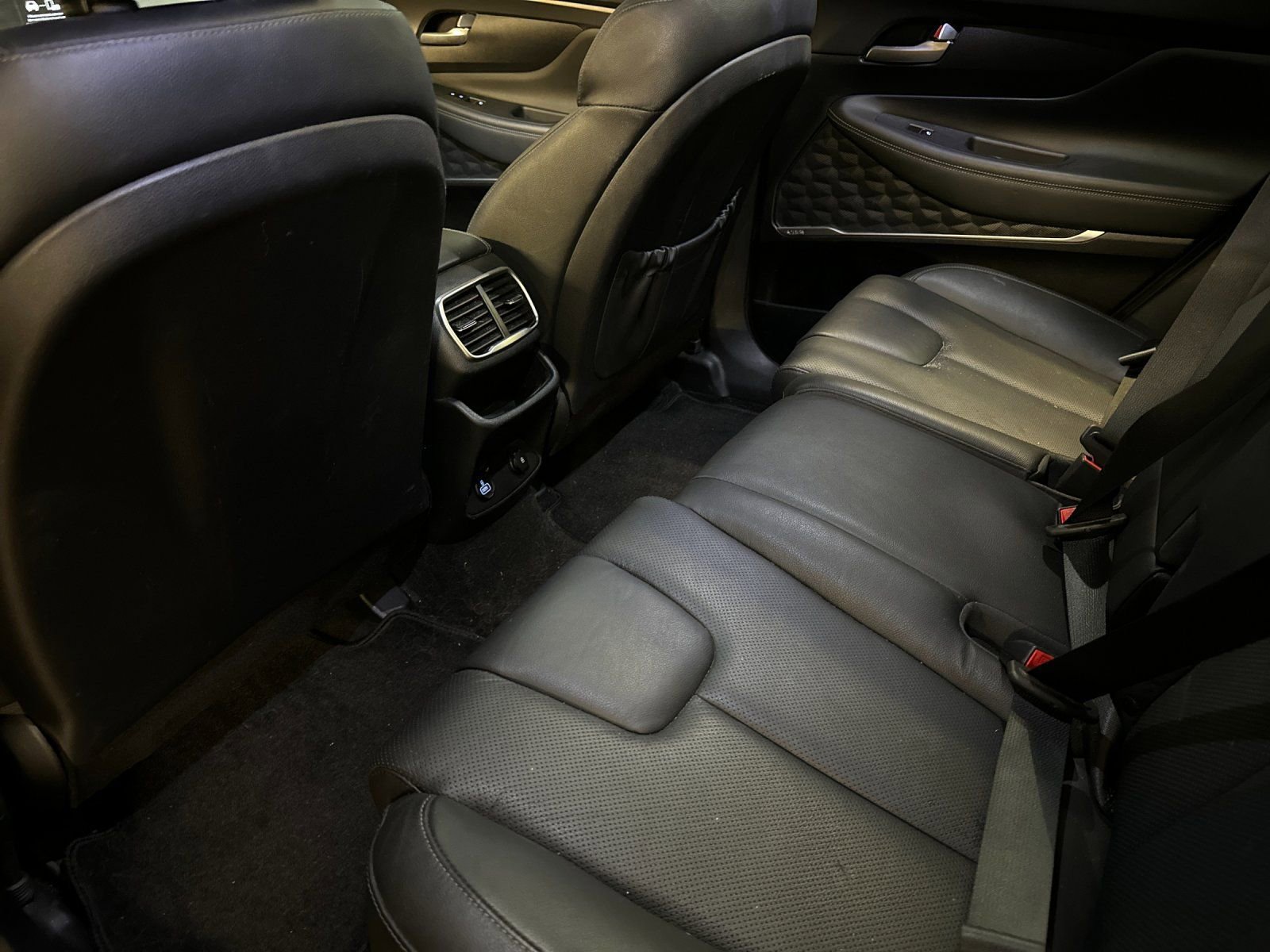 Used 2019 Hyundai Santa Fe Limited FWD image 11
