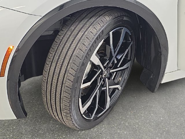 Used 2024 Toyota Prius Prime FWD image 29