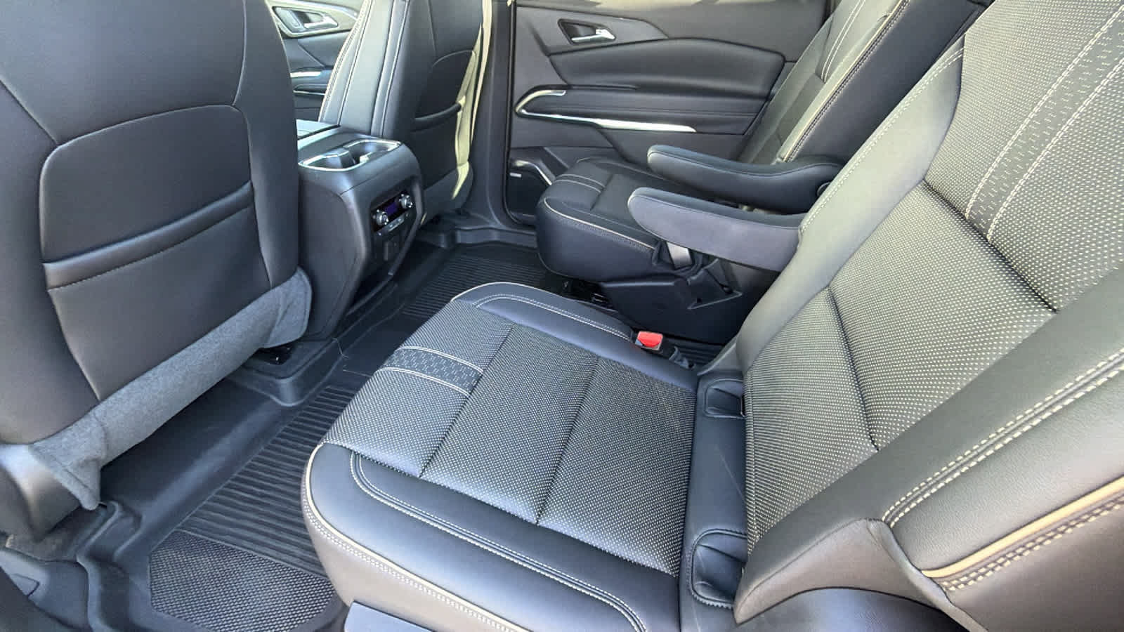 Used 2025 Chevrolet Traverse High Country w/ LPO, Floor Liner Package AWD/4WD image 24