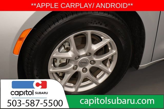 Used 2023 Chrysler Pacifica Touring-L image 9