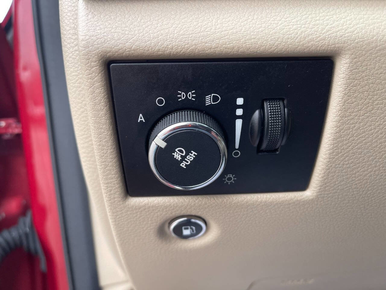 Used 2014 Jeep Grand Cherokee Limited image 15