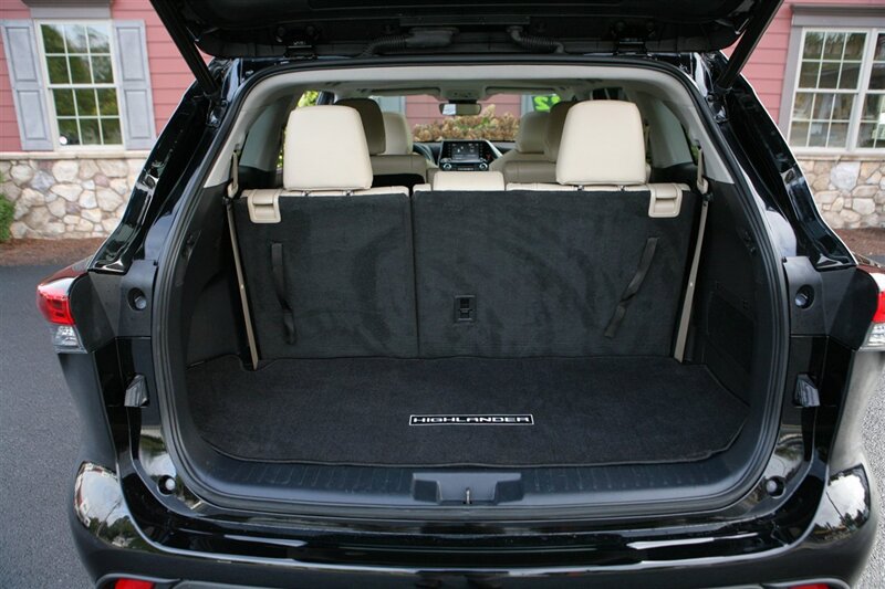 Used 2022 Toyota Highlander XLE image 15