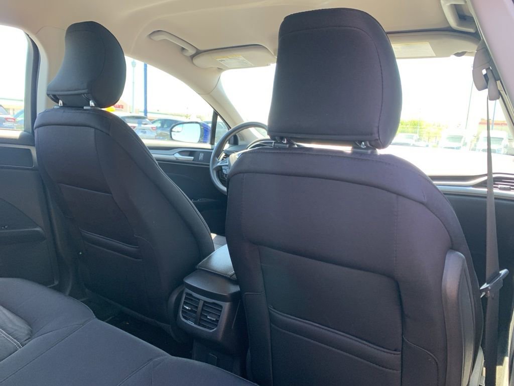Used 2016 Ford Fusion SE image 19