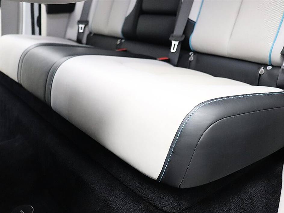 Used 2022 Rolls-Royce Cullinan w/ Cullinan Package AWD/4WD image 34