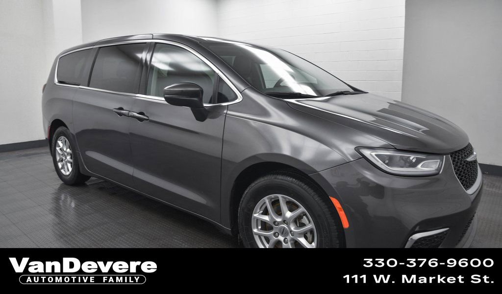 Used 2023 Chrysler Pacifica Touring-L image 1