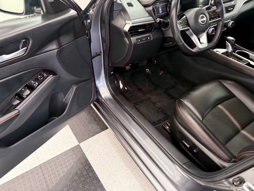 Used 2024 Nissan Altima 2.5 SR FWD image 30