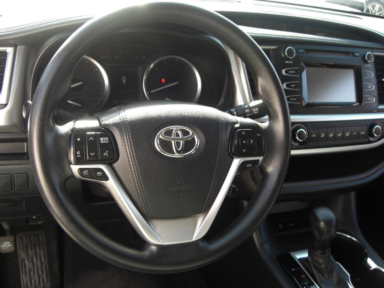 Used 2016 Toyota Highlander LE FWD image 10