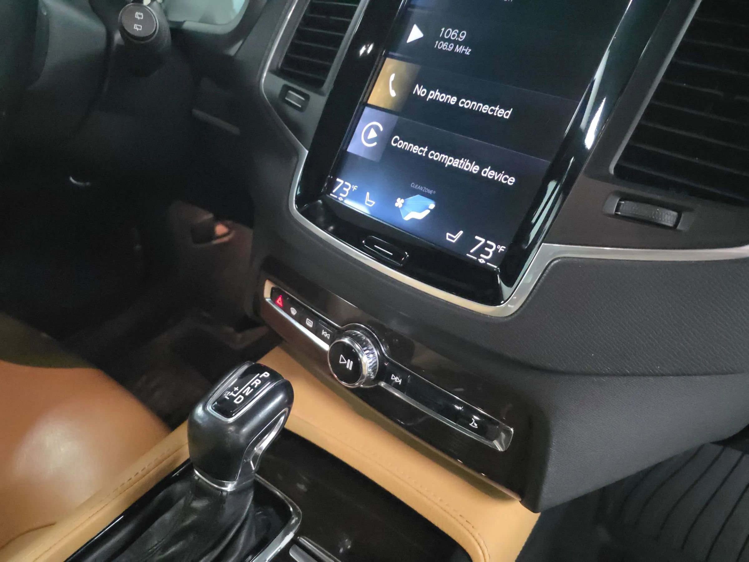 Used 2019 Volvo XC90 T6 Momentum w/ Advanced Package image 28