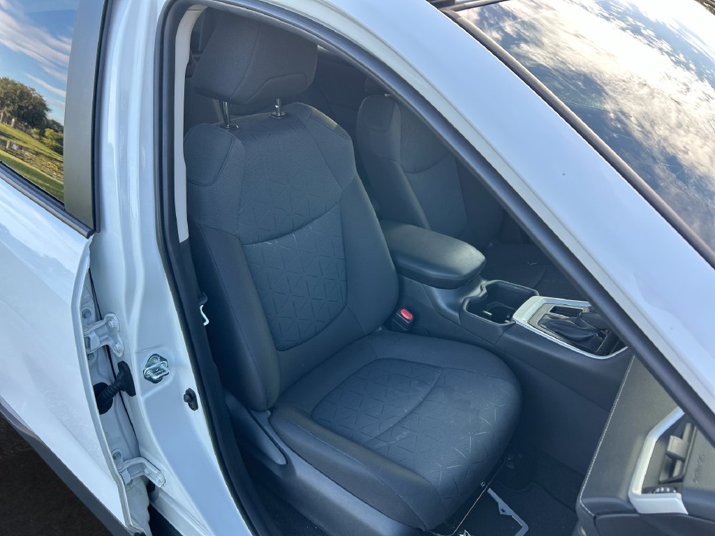 Certified 2025 Toyota RAV4 XLE FWD image 32