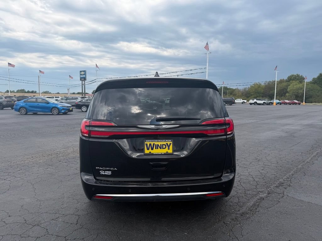 Used 2025 Chrysler Pacifica Select FWD image 4