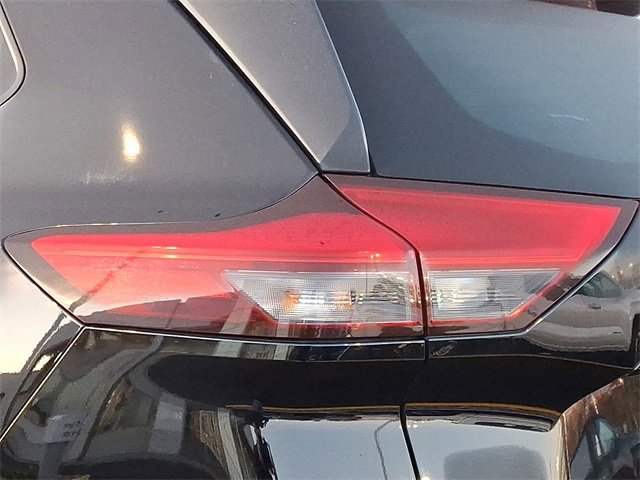 Used 2023 Nissan Rogue SV image 15