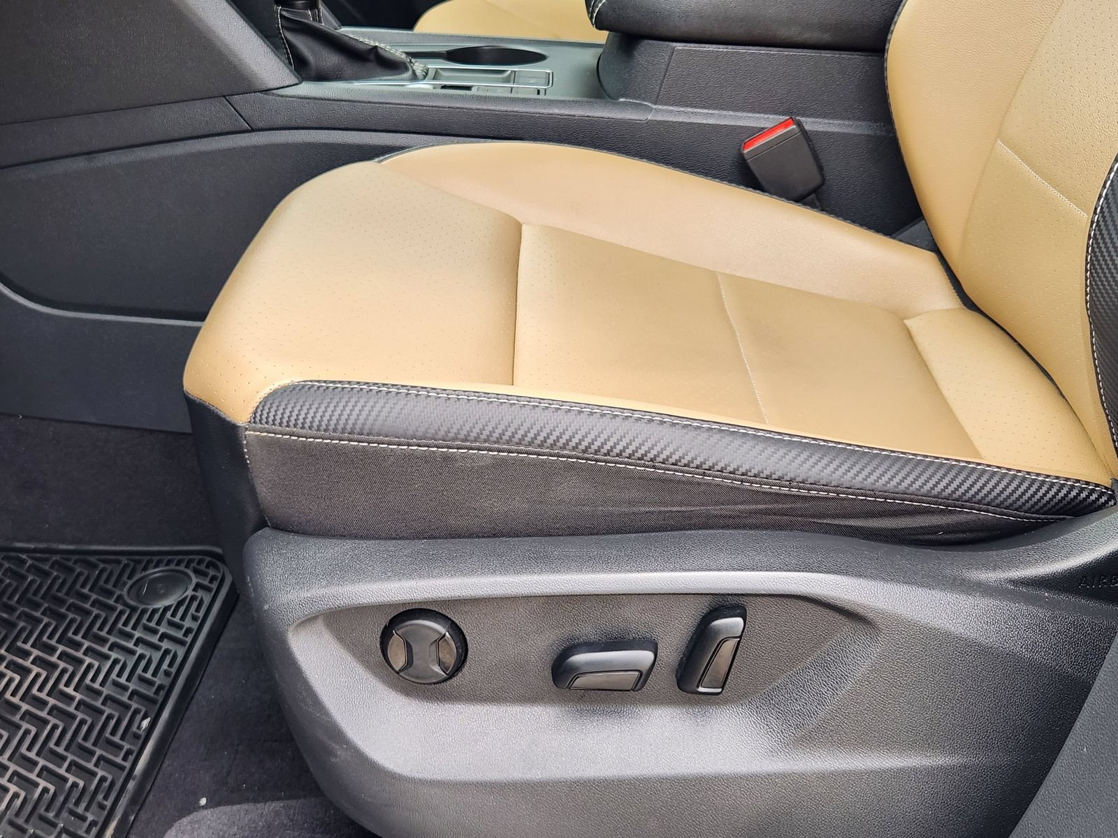 Used 2021 Volkswagen Atlas Cross Sport SE w/ Panoramic Sunroof Package FWD image 26