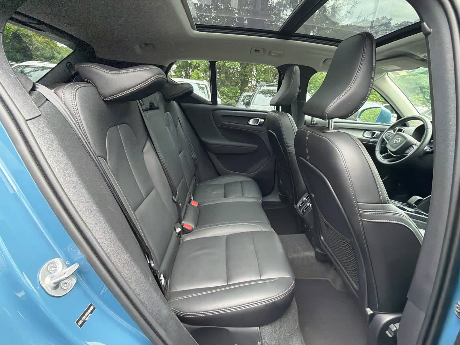 Certified 2025 Volvo XC40 B5 Core AWD/4WD image 21