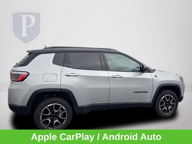 Used 2025 Jeep Compass Trailhawk AWD/4WD image 4