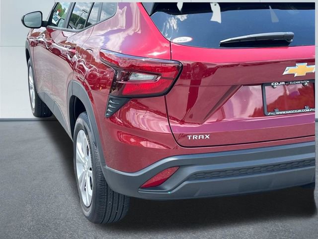 Used 2025 Chevrolet Trax LS FWD image 6