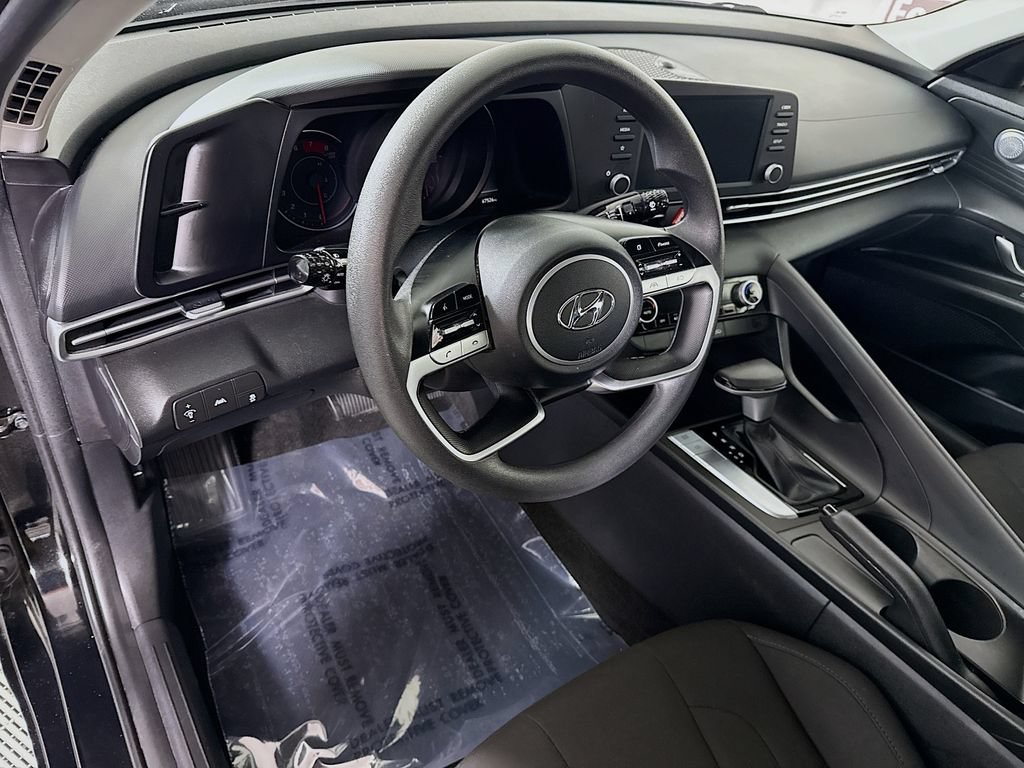 Certified 2022 Hyundai Elantra SEL FWD image 17