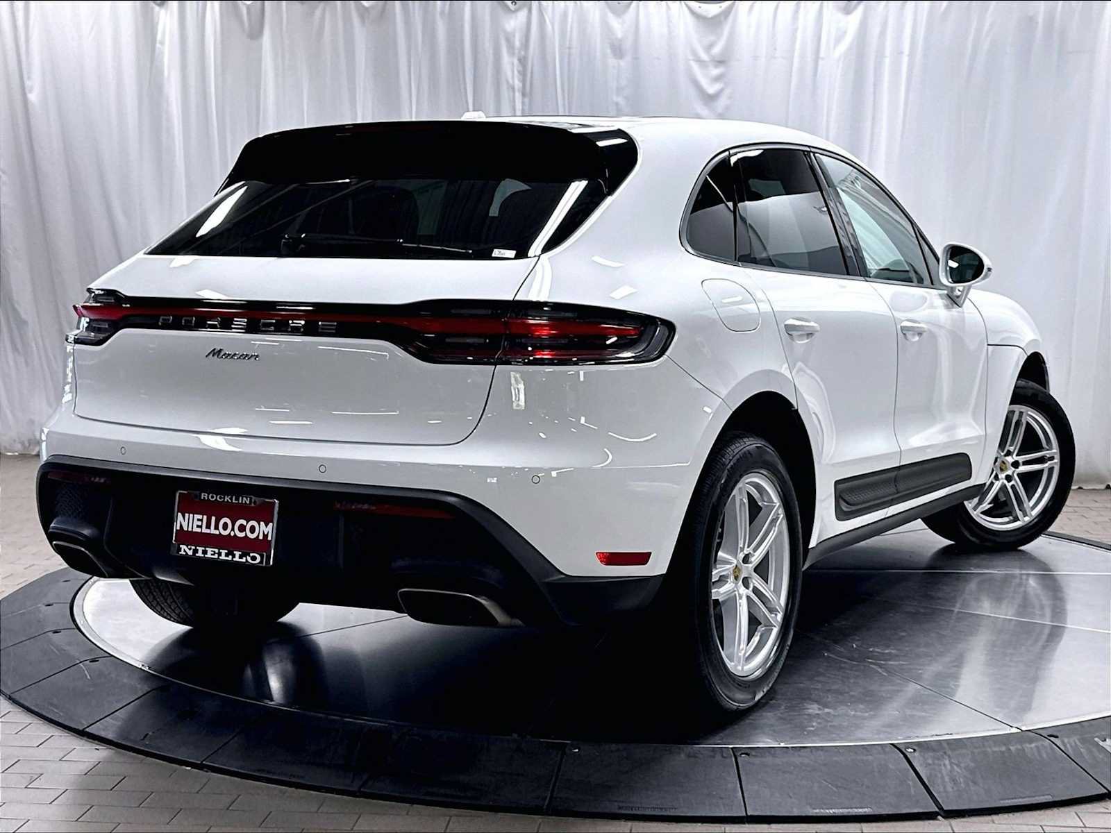 Used 2024 Porsche Macan w/ Premium Plus Package AWD/4WD image 9