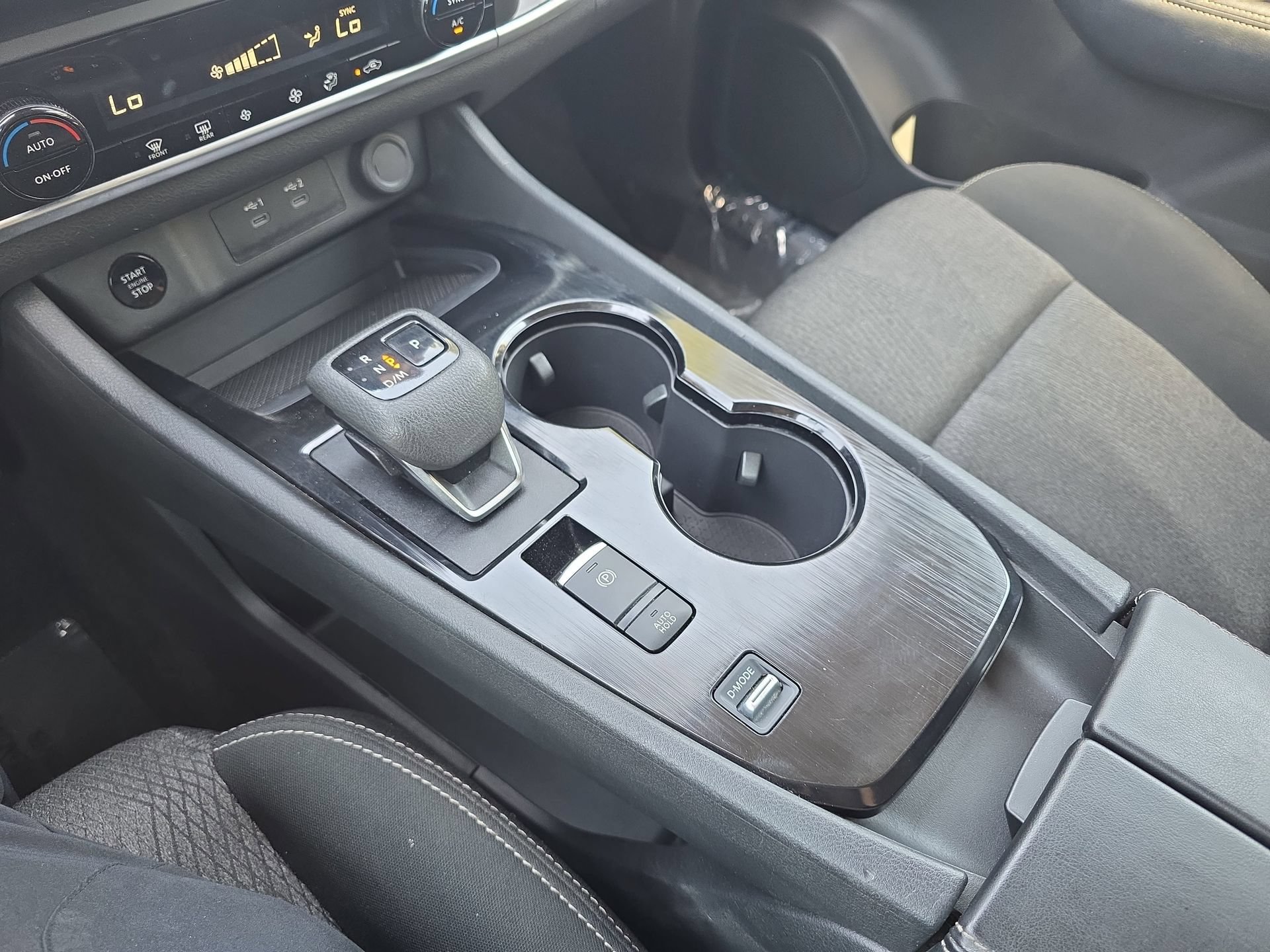 Used 2025 Nissan Rogue SV FWD image 24