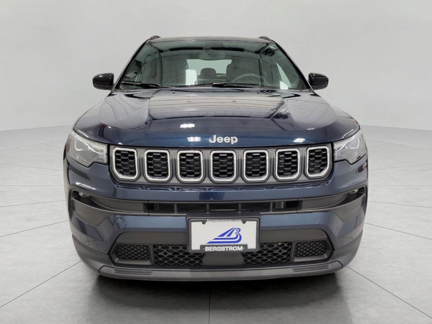 Used 2024 Jeep Compass Latitude w/ Sun and Sound Group AWD/4WD image 14