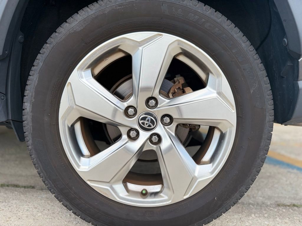 Used 2021 Toyota RAV4 XLE Premium AWD/4WD image 10