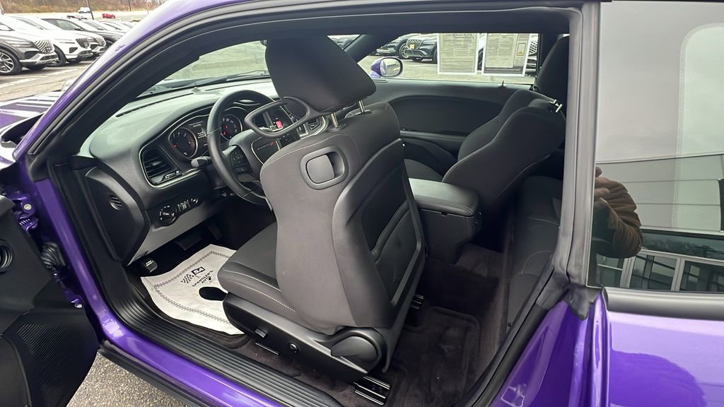 Used 2018 Dodge Challenger R/T image 36
