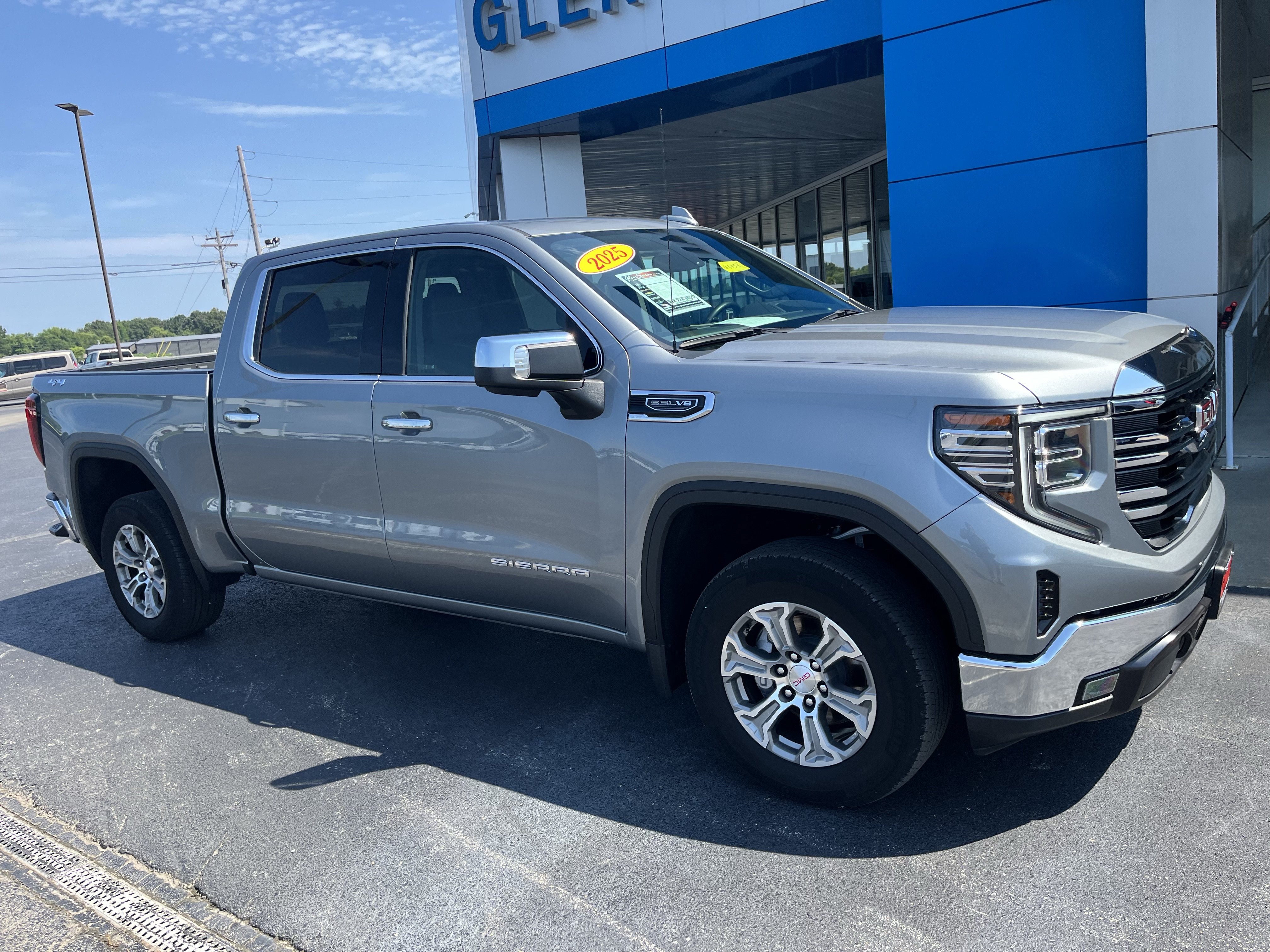 Used 2025 GMC Sierra 1500 SLT AWD/4WD image 5