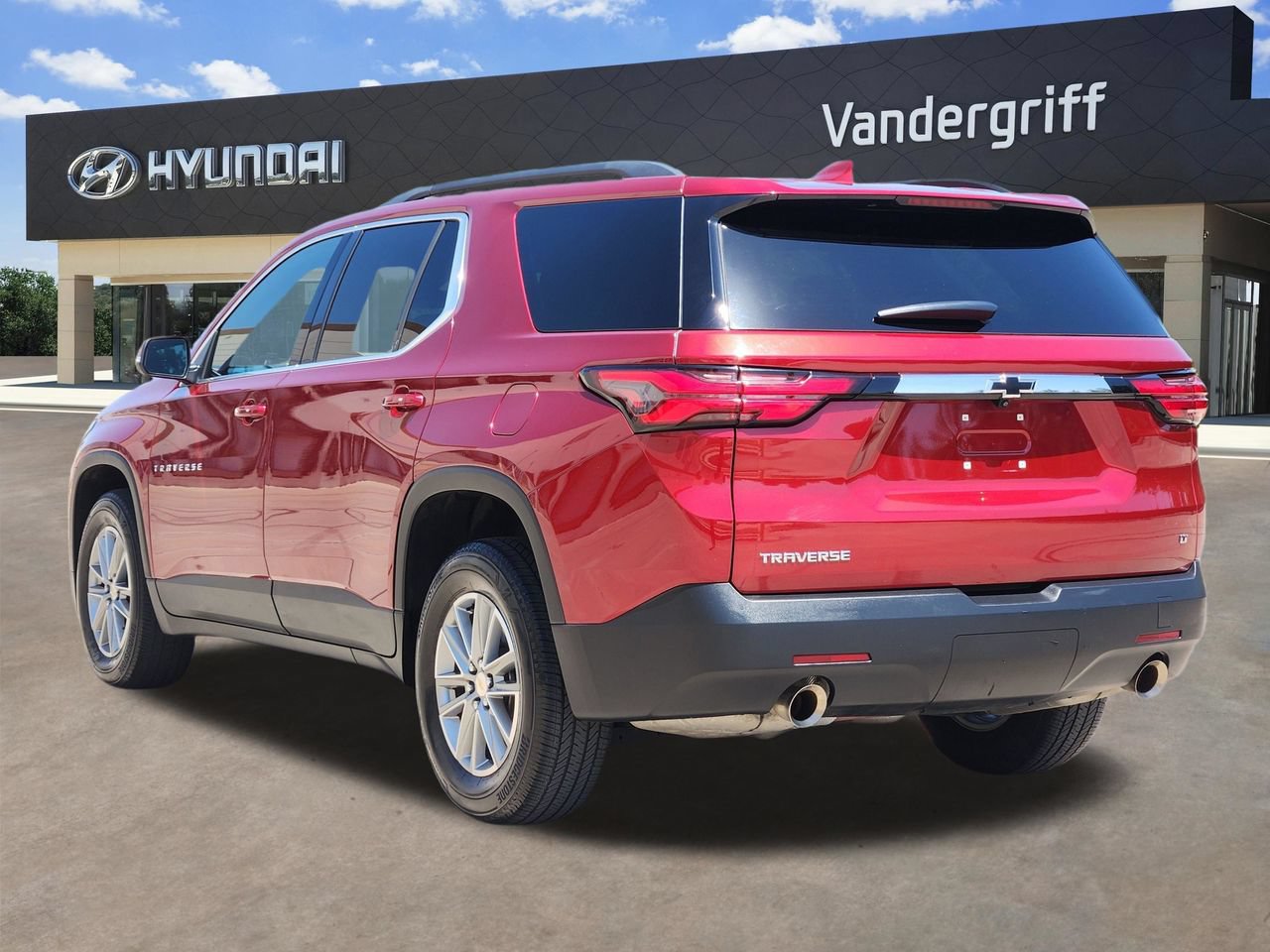 Used 2023 Chevrolet Traverse LT FWD image 3