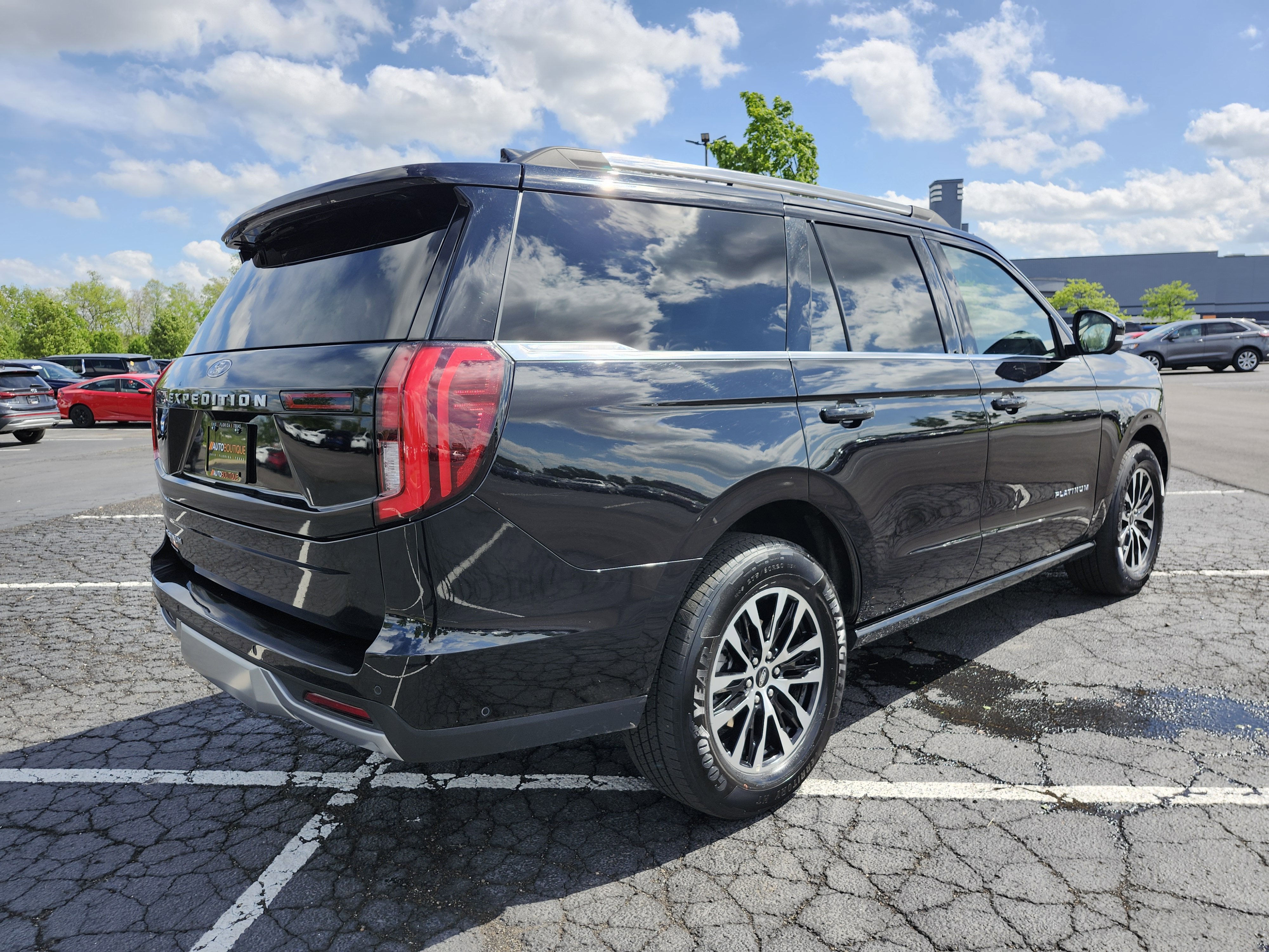Used 2025 Ford Expedition Platinum AWD/4WD image 21