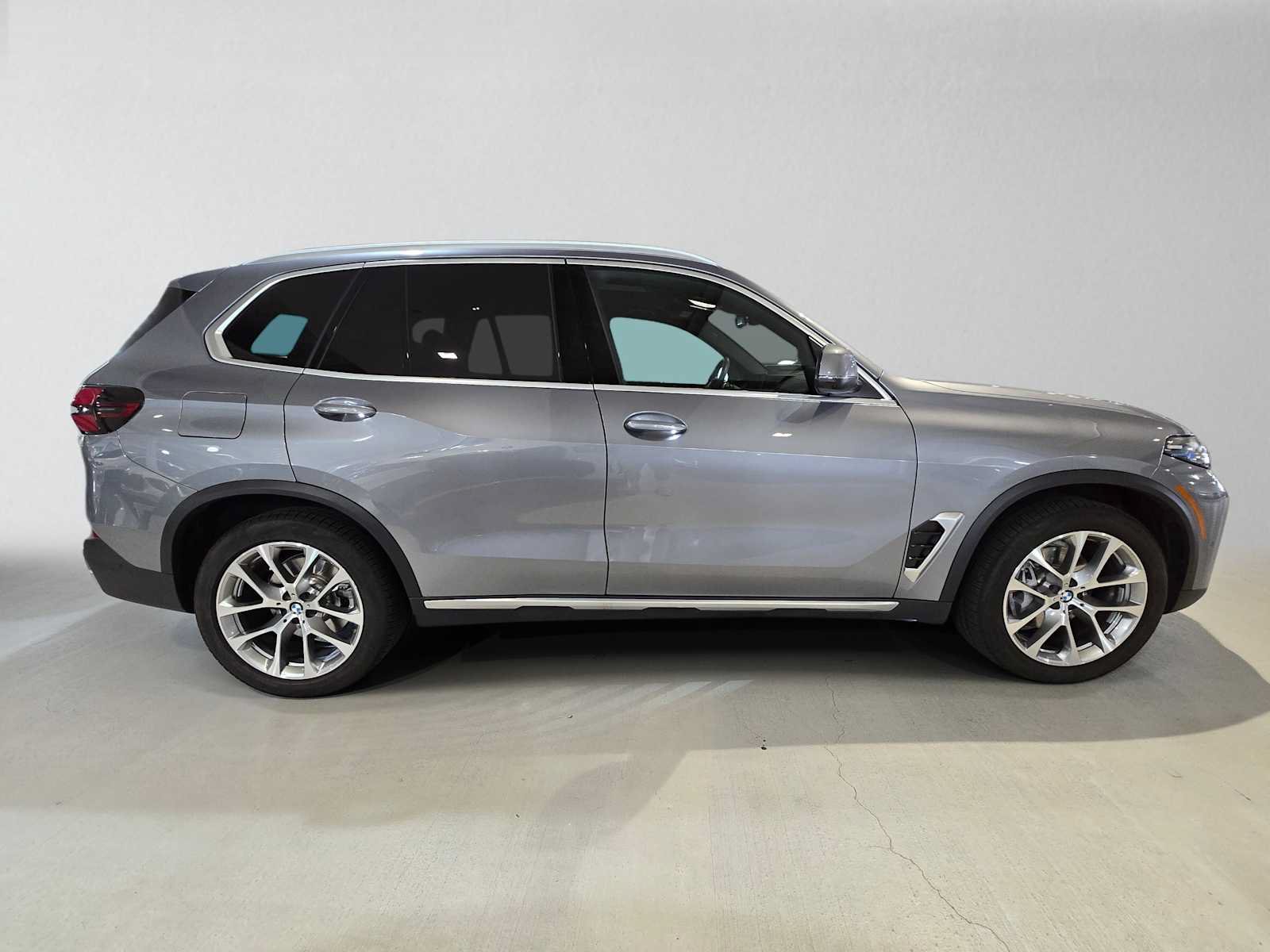 Used 2026 BMW X5 xDrive40i AWD/4WD image 2